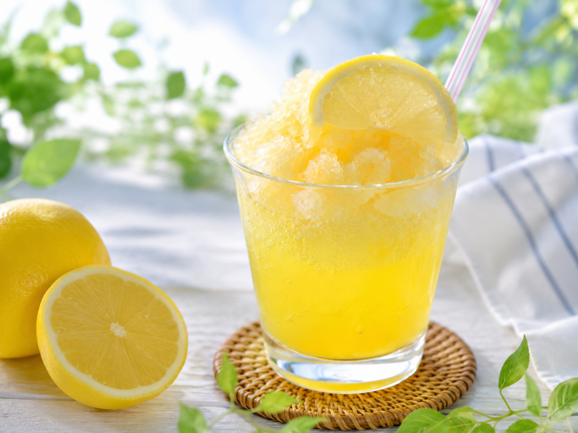 夏にぴったり!爽やかアレンジ♬「フローズンビタソーダ」の作り方